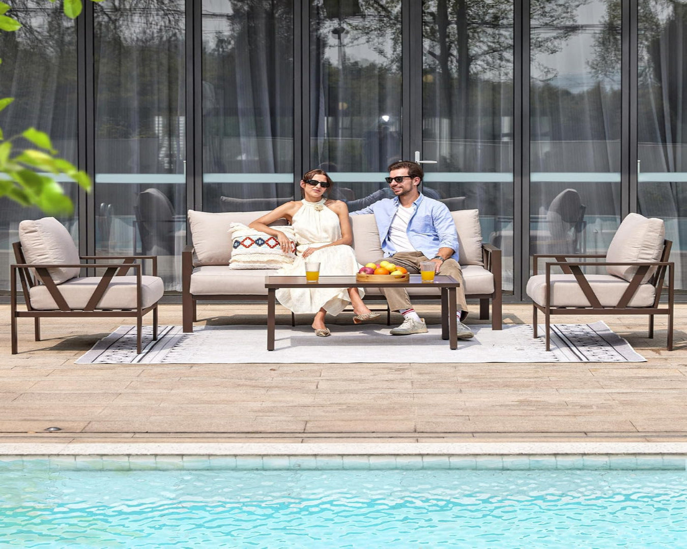 Patios steel outdoor garden set - 4 pieces (كراسي، كنبة، ترابيزة) بتصميم معدني أسود أنيق
