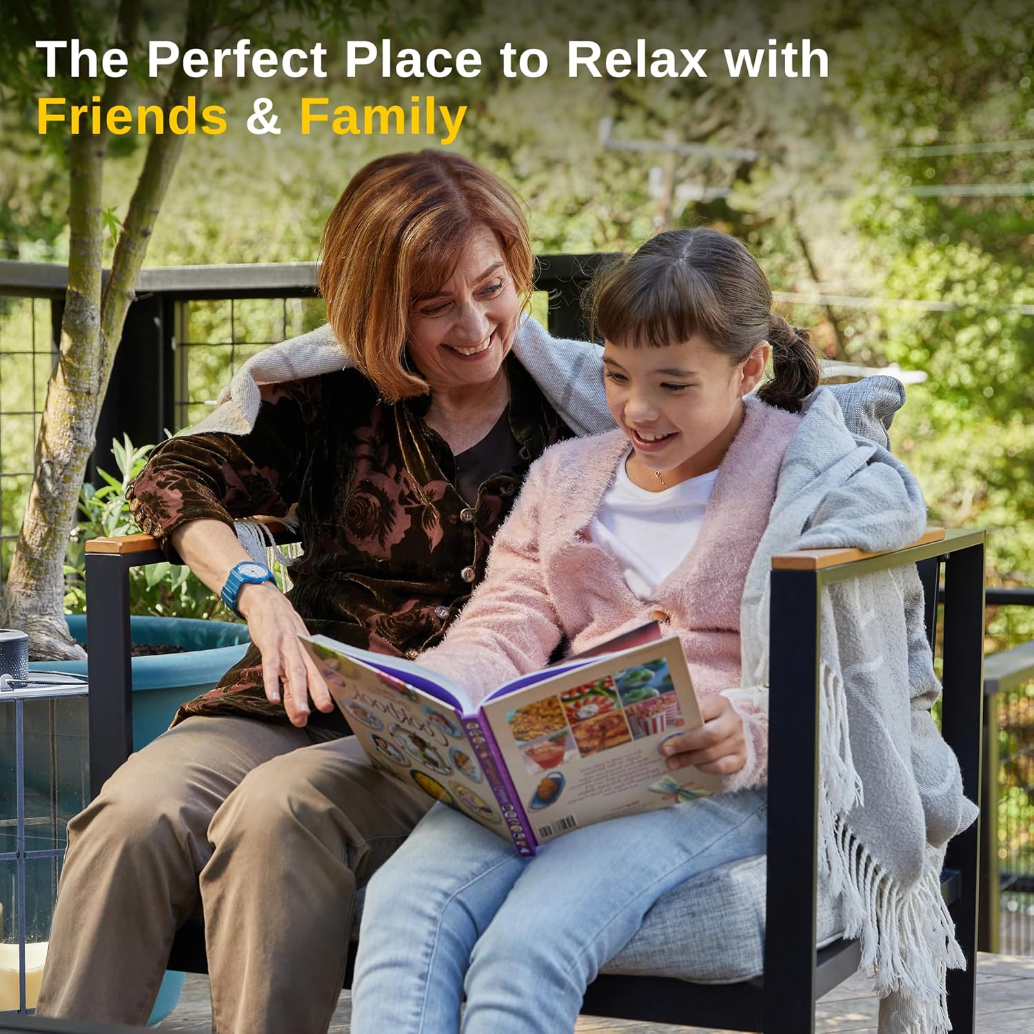 Blendo 4-piece outdoor furniture set by Patios – black frame with light grey cushions (طقم حدائق ٤ قطع من Patios – إطار أسود وتنجيد رمادي فاتح)
